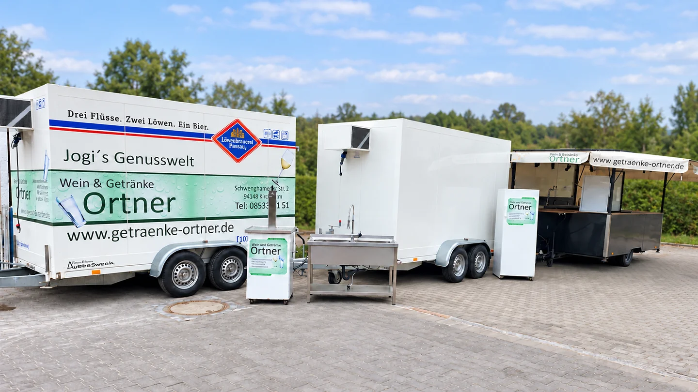 Kühlanhänger, Ausschankausstattung, Kühlschränke und Spülbecken von Ortner